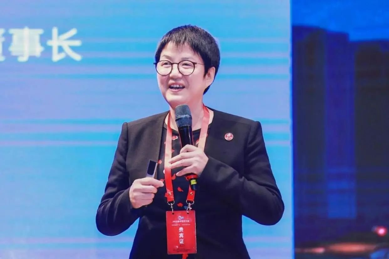 图片[1]-周超男：40 岁创业成为河北女首富，靠抓住 AI 市值破千亿-AI Spot